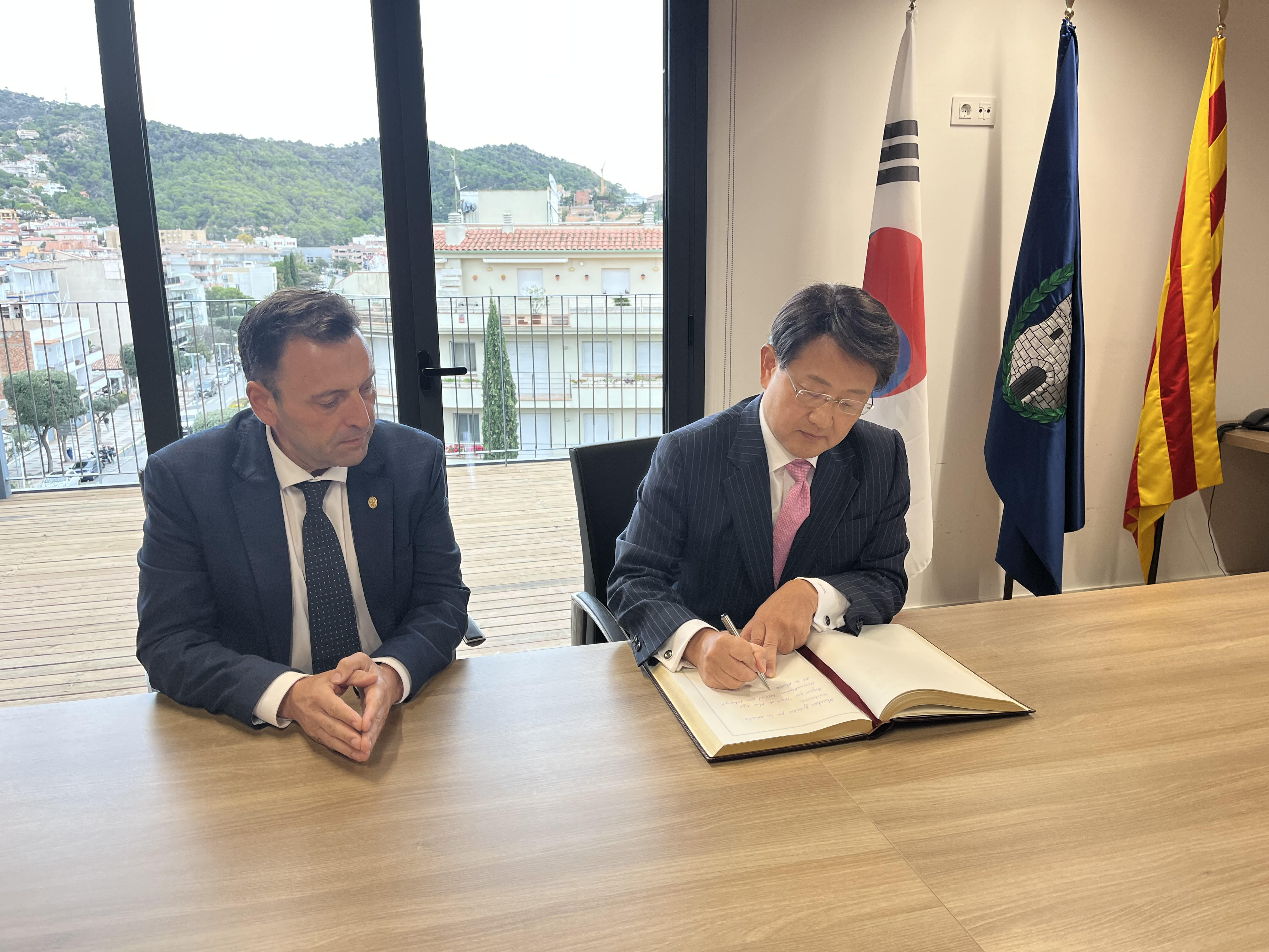 L'ambaixador de Corea visita Tossa de Mar amb motiu de l'augment de turisme coreà